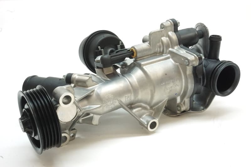 BOMBA DE AGUA  MERCEDEZ BENZ  CLA 180 13-19       OEM